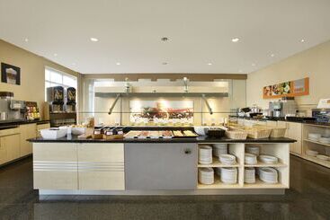 هتل Holiday Inn Express Frankfurt Messe, An Ihg