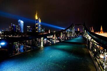 هتل Holiday Inn Express Frankfurt Messe, An Ihg