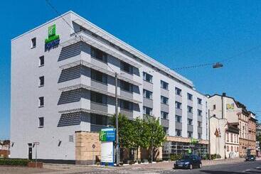 هتل Holiday Inn Express Frankfurt Messe, An Ihg