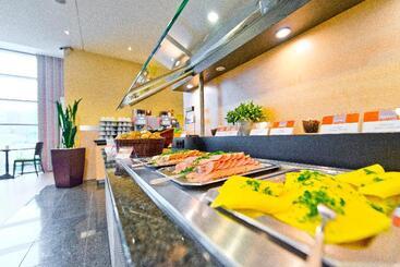 هتل Holiday Inn Express Frankfurt Messe, An Ihg
