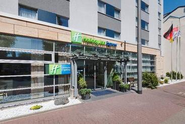 هتل Holiday Inn Express Frankfurt Messe, An Ihg