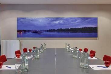 هتل Holiday Inn Express Frankfurt Messe, An Ihg