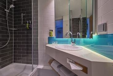 هتل Holiday Inn Express Frankfurt Messe, An Ihg