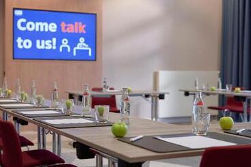 هتل Holiday Inn Express Frankfurt Messe, An Ihg