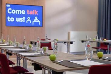 هتل Holiday Inn Express Frankfurt Messe, An Ihg