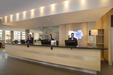 هتل Holiday Inn Express Frankfurt Messe, An Ihg