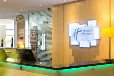 هتل Holiday Inn Express Frankfurt Messe, An Ihg