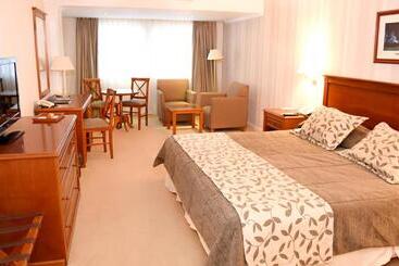 Howard Johnson Rio Ceballos Hotel Y Casino
