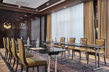 هتل Hyatt Regency Bishkek