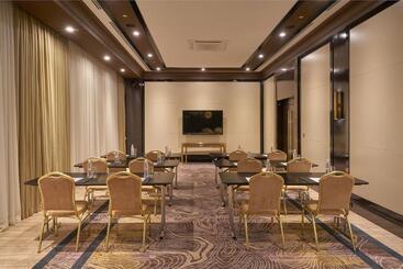 هتل Hyatt Regency Bishkek