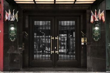 هتل Mayflower Suites