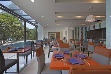 هتل Mercure Penang Beach
