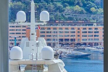 هتل Port Palace