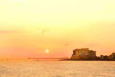 Отель Ramada Plaza By Wyndham Jeju Ocean Front