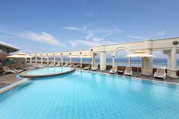 Отель Ramada Plaza By Wyndham Jeju Ocean Front