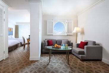 هتل Ramada Plaza By Wyndham Jeju Ocean Front