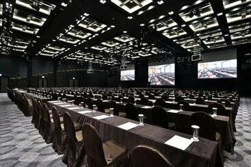 Отель Ramada Plaza By Wyndham Jeju Ocean Front