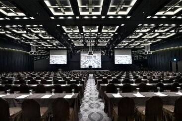 Отель Ramada Plaza By Wyndham Jeju Ocean Front