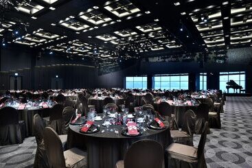 Отель Ramada Plaza By Wyndham Jeju Ocean Front