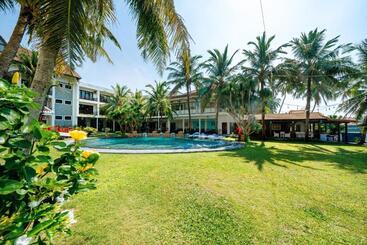 هتل River Beach Resort & Residences