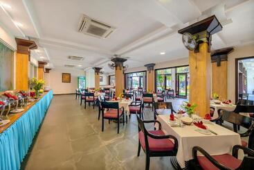 هتل River Beach Resort & Residences