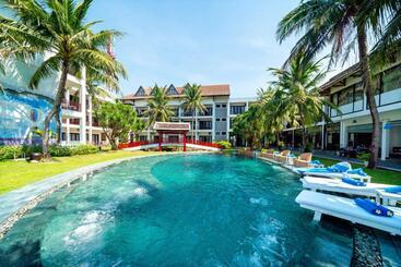 هتل River Beach Resort & Residences