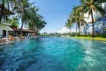 هتل River Beach Resort & Residences