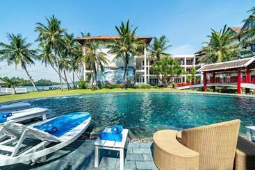 هتل River Beach Resort & Residences