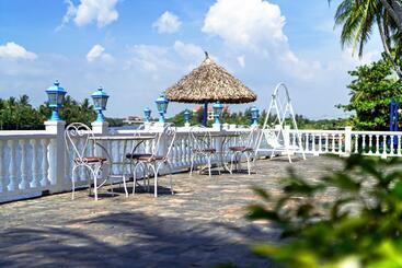 هتل River Beach Resort & Residences