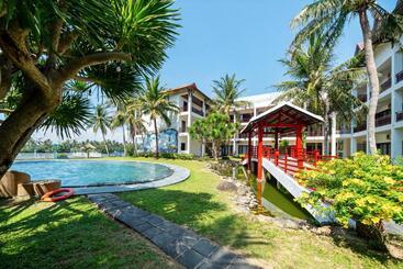 هتل River Beach Resort & Residences