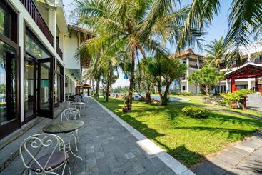 هتل River Beach Resort & Residences