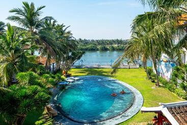 هتل River Beach Resort & Residences