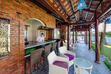 هتل River Beach Resort & Residences