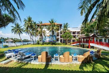 هتل River Beach Resort & Residences