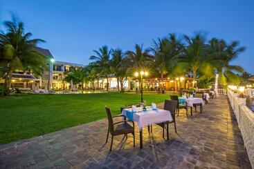 هتل River Beach Resort & Residences