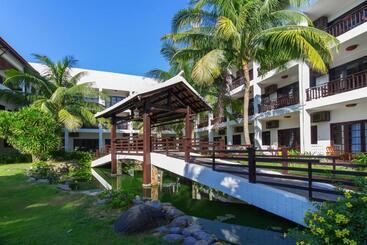 هتل River Beach Resort & Residences