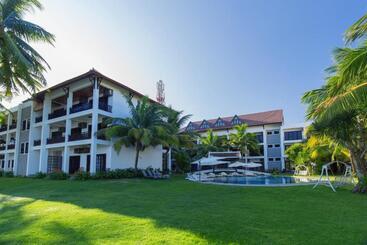 هتل River Beach Resort & Residences