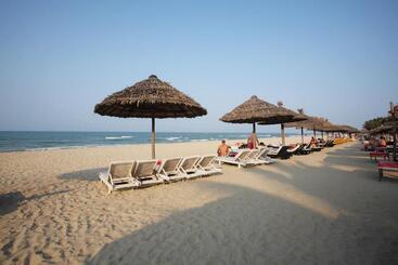 هتل River Beach Resort & Residences