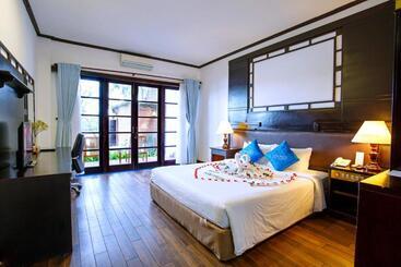 هتل River Beach Resort & Residences