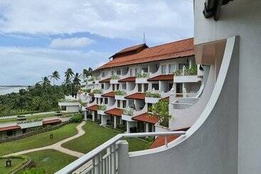 هتل Taj Bentota Resort & Spa
