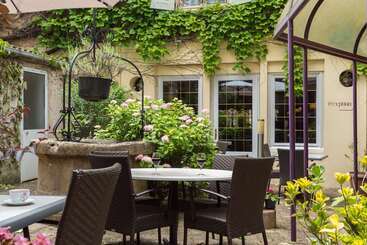 هتل Hostellerie Des Trois Pigeons