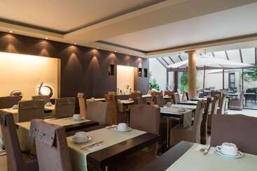 هتل Hostellerie Des Trois Pigeons