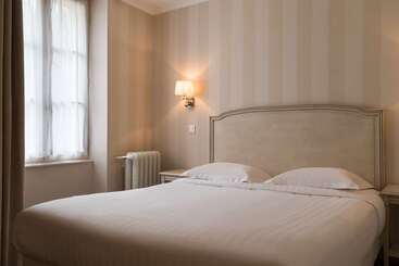 هتل Hostellerie Des Trois Pigeons