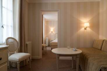 هتل Hostellerie Des Trois Pigeons