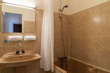 هتل Hostellerie Des Trois Pigeons