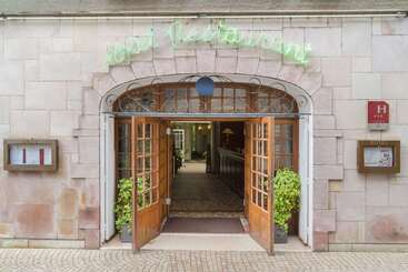 هتل Hostellerie Des Trois Pigeons