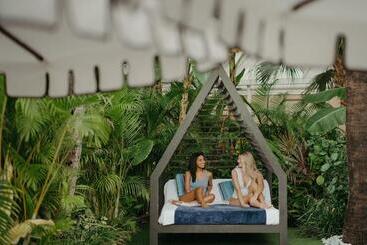 هتل The Ritzcarlton, Grand Cayman