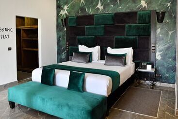 Oscar Hotel by Atlas Studios