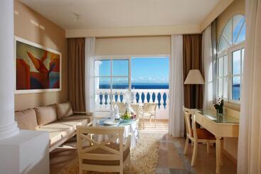 استراحتگاه Bahia Principe Grand Samana