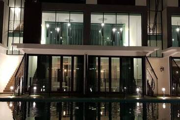 هتل Hermitage Boutique House